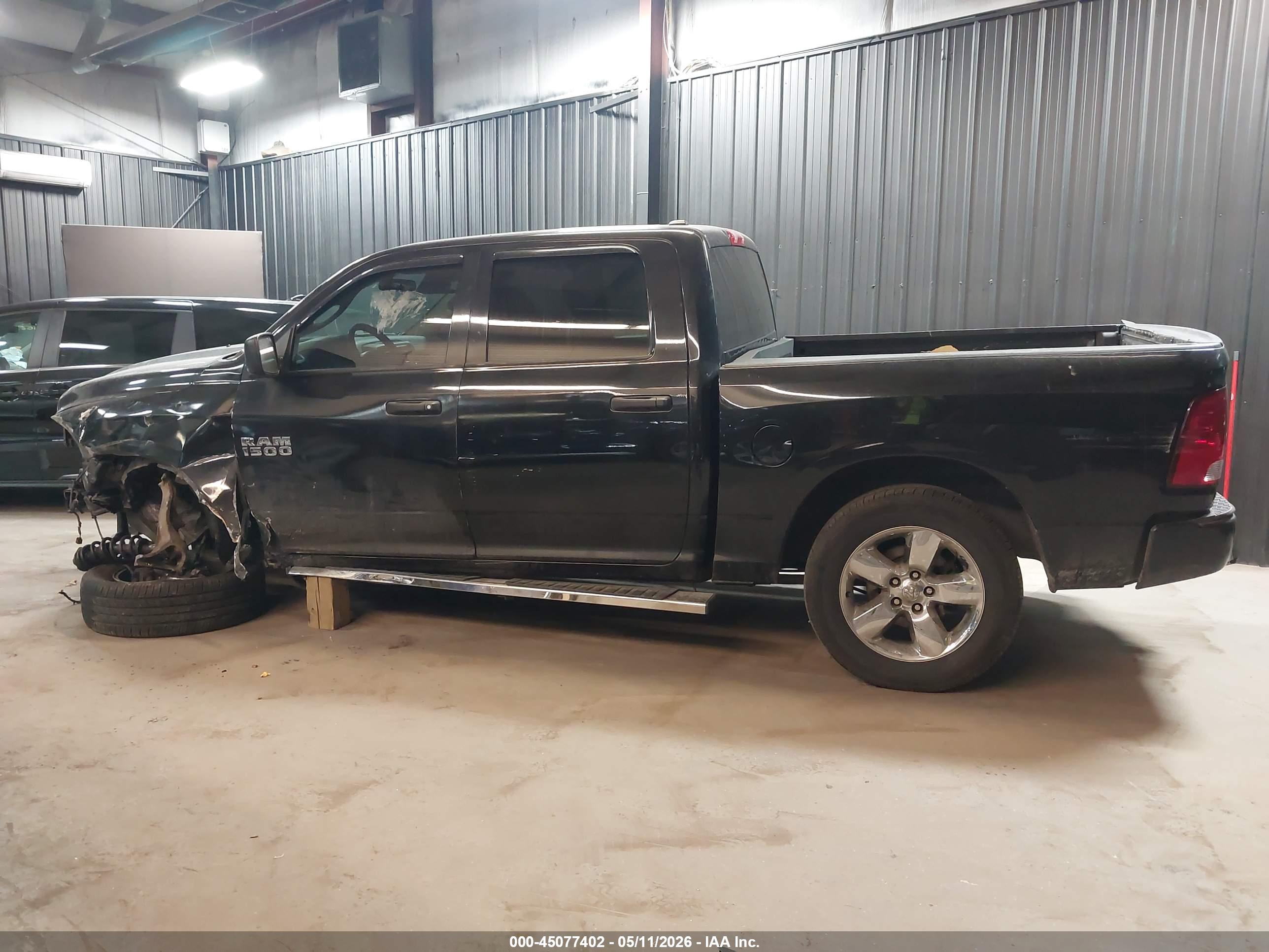 2017 RAM 1500 EXPRESS  4X4 5'7 BOX