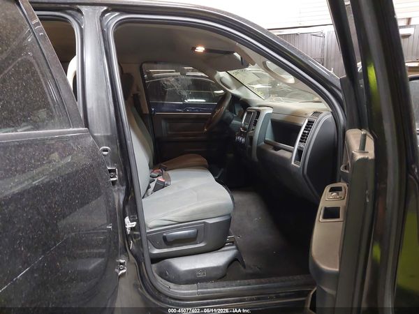 2017 RAM 1500 EXPRESS  4X4 5'7 BOX