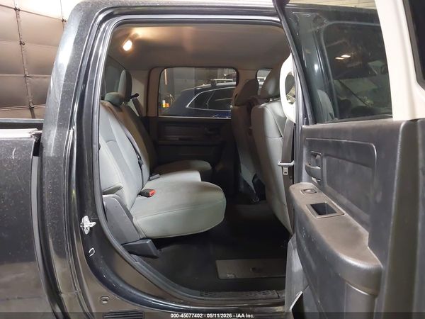 2017 RAM 1500 EXPRESS  4X4 5'7 BOX