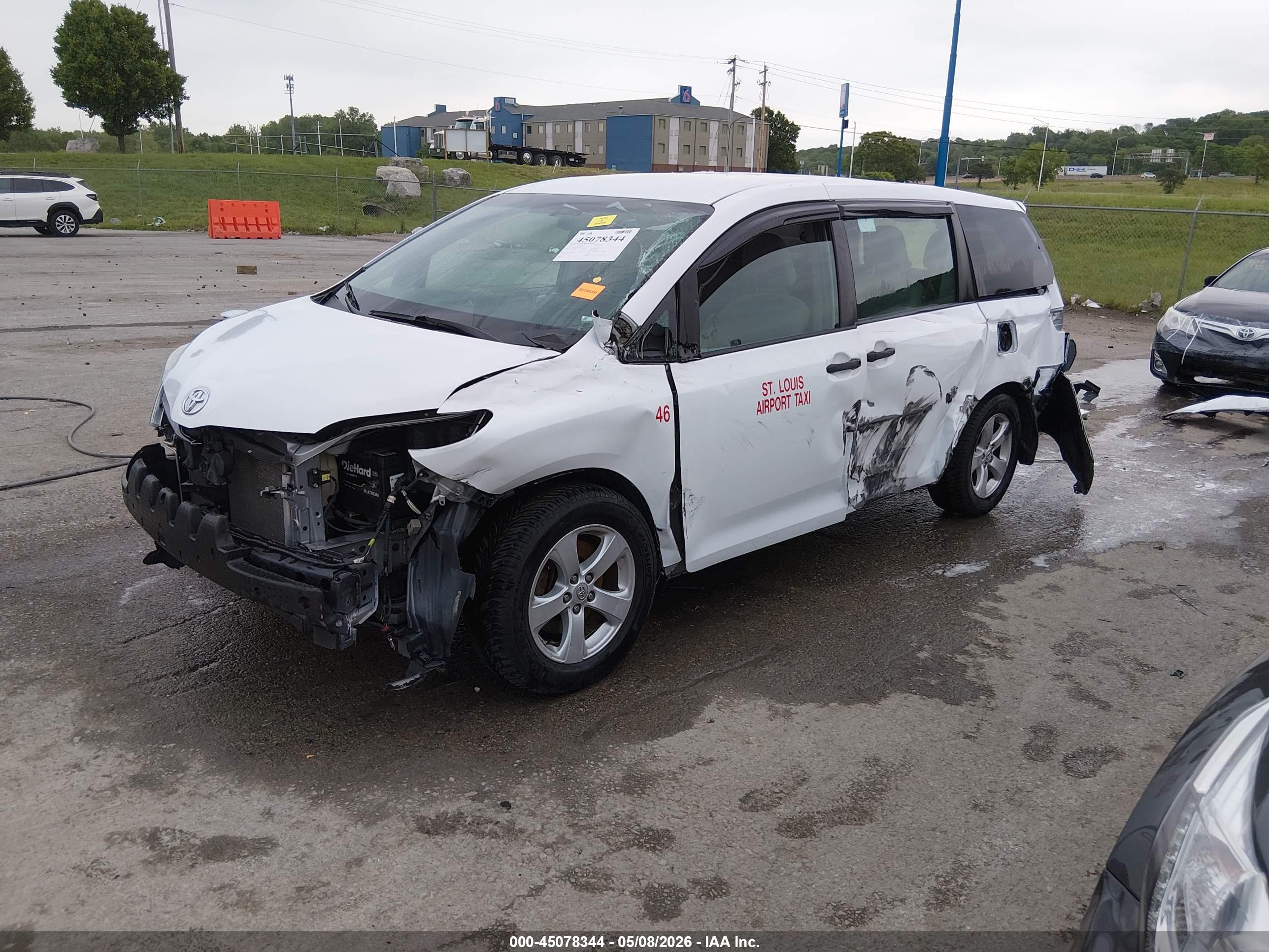 2017 TOYOTA SIENNA L 7 PASSENGER — I2