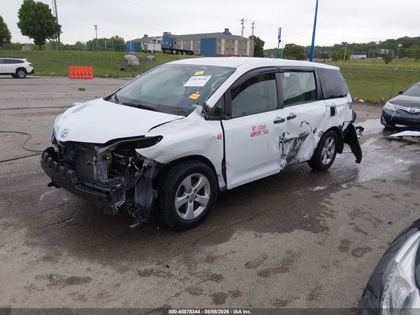 2017 TOYOTA SIENNA — I2