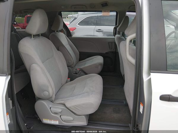 2017 TOYOTA SIENNA L 7 PASSENGER — I8