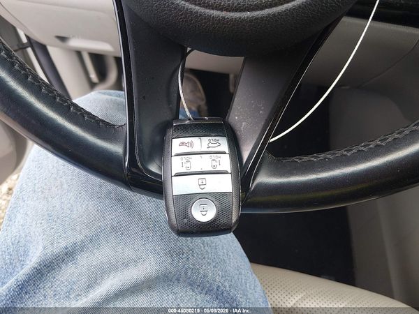 2017 KIA SEDONA LX