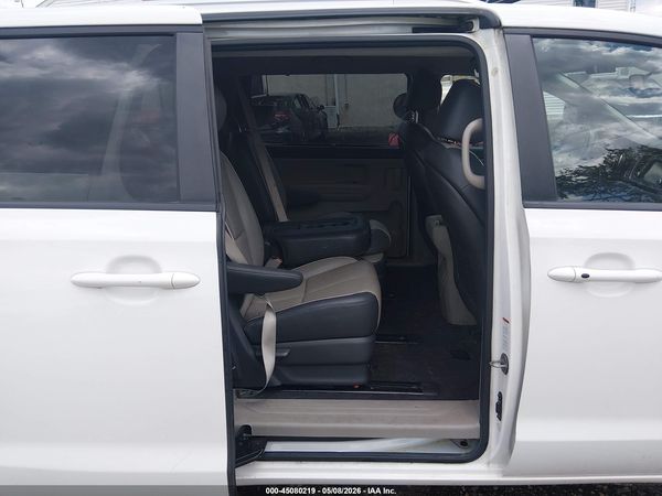 2017 KIA SEDONA LX