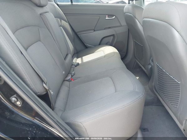 2016 KIA SPORTAGE LX — I8