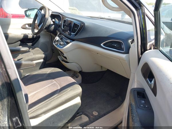 2017 CHRYSLER PACIFICA TOURING — I5