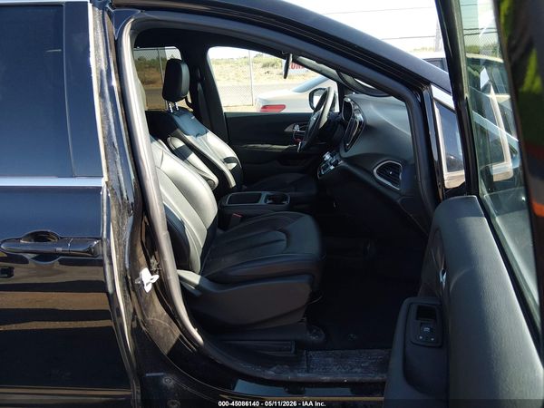 2025 CHRYSLER PACIFICA SELECT — I5