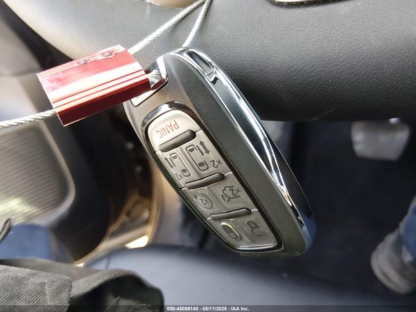2025 CHRYSLER PACIFICA SELECT — I11