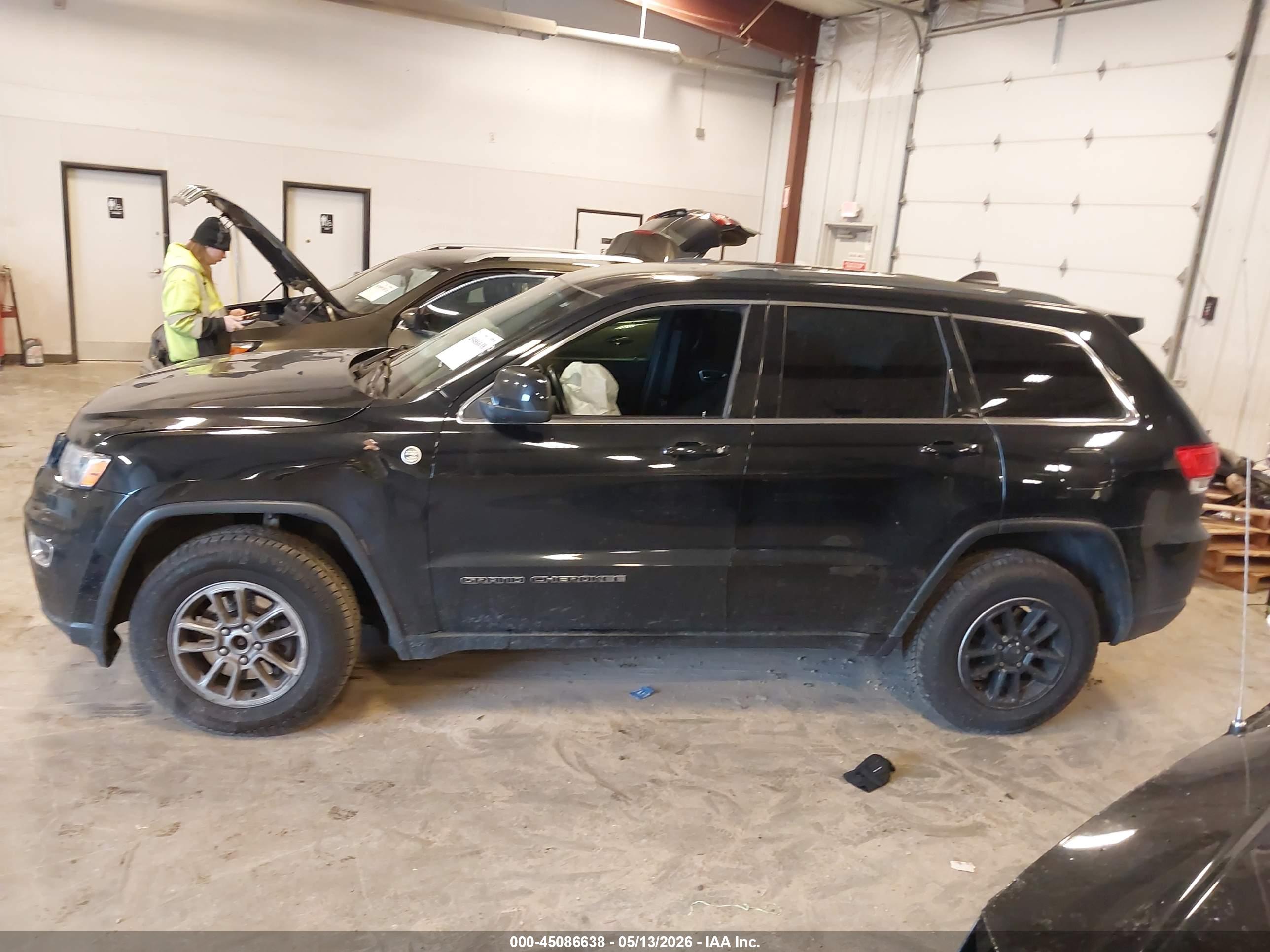 2019 JEEP GRAND CHEROKEE LAREDO E 4X4