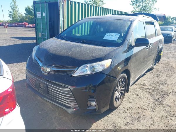 2019 TOYOTA SIENNA XLE 8 PASSENGER