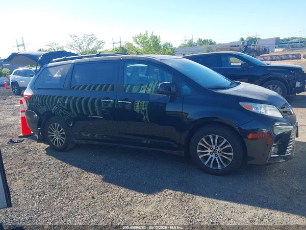 2019 TOYOTA SIENNA XLE 8 PASSENGER