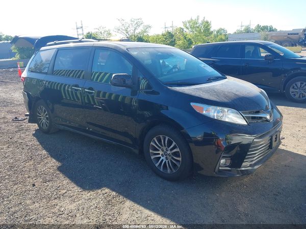 2019 TOYOTA SIENNA XLE 8 PASSENGER