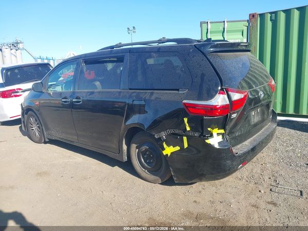 2019 TOYOTA SIENNA XLE 8 PASSENGER