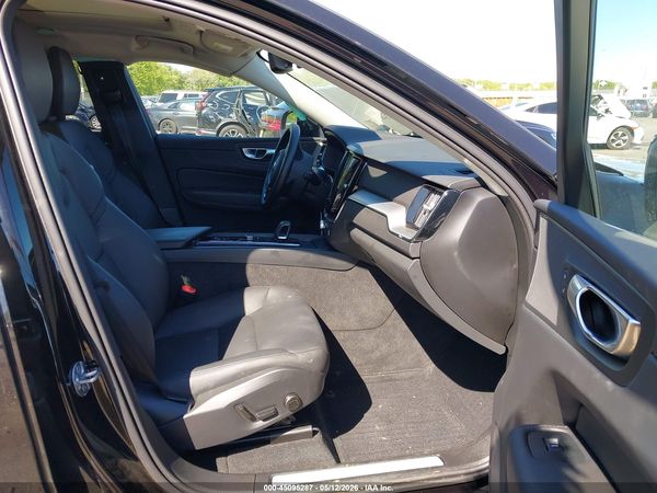2025 VOLVO XC60 B5 CORE
