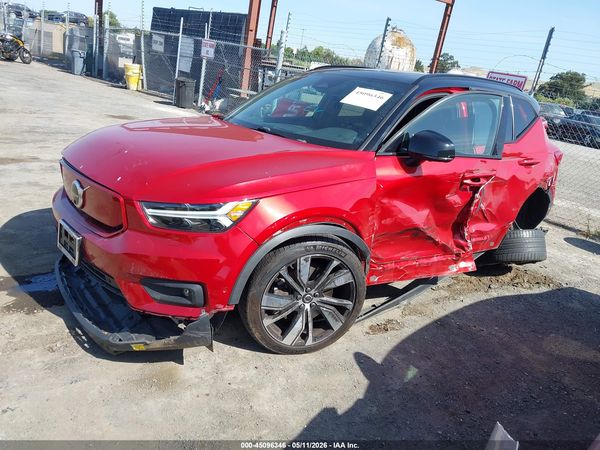 2022 VOLVO XC40 RECHARGE PURE ELECTRIC P8 TWIN PLUS