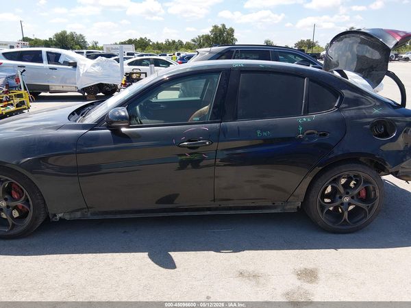 2017 ALFA ROMEO GIULIA TI RWD