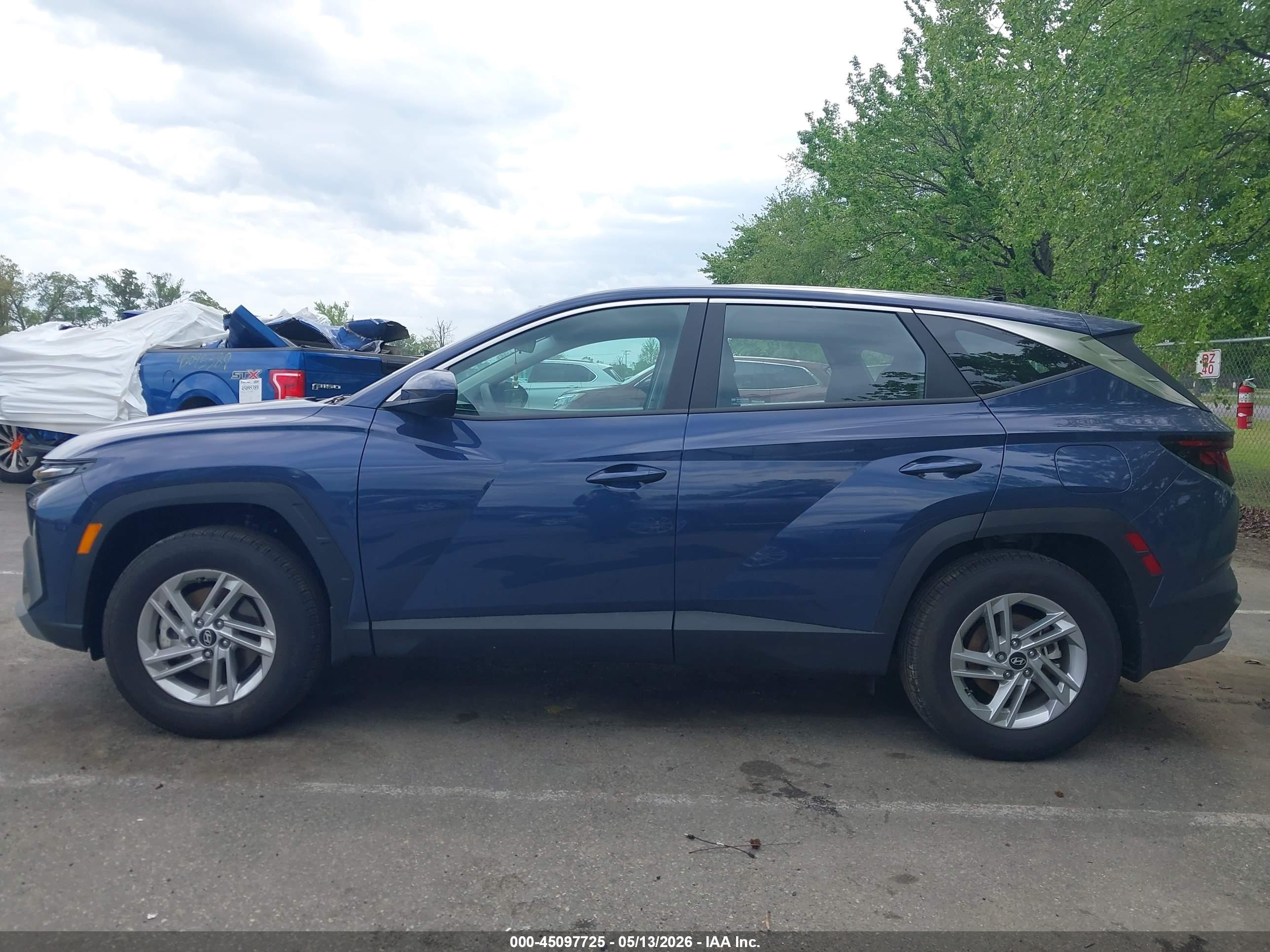 2025 HYUNDAI TUCSON SE