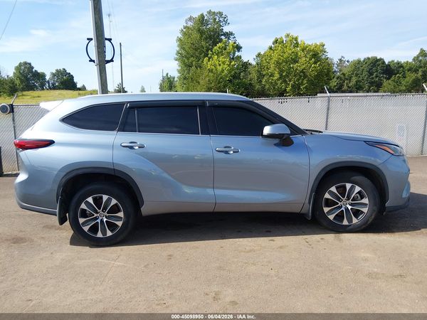 2022 TOYOTA HIGHLANDER XLE