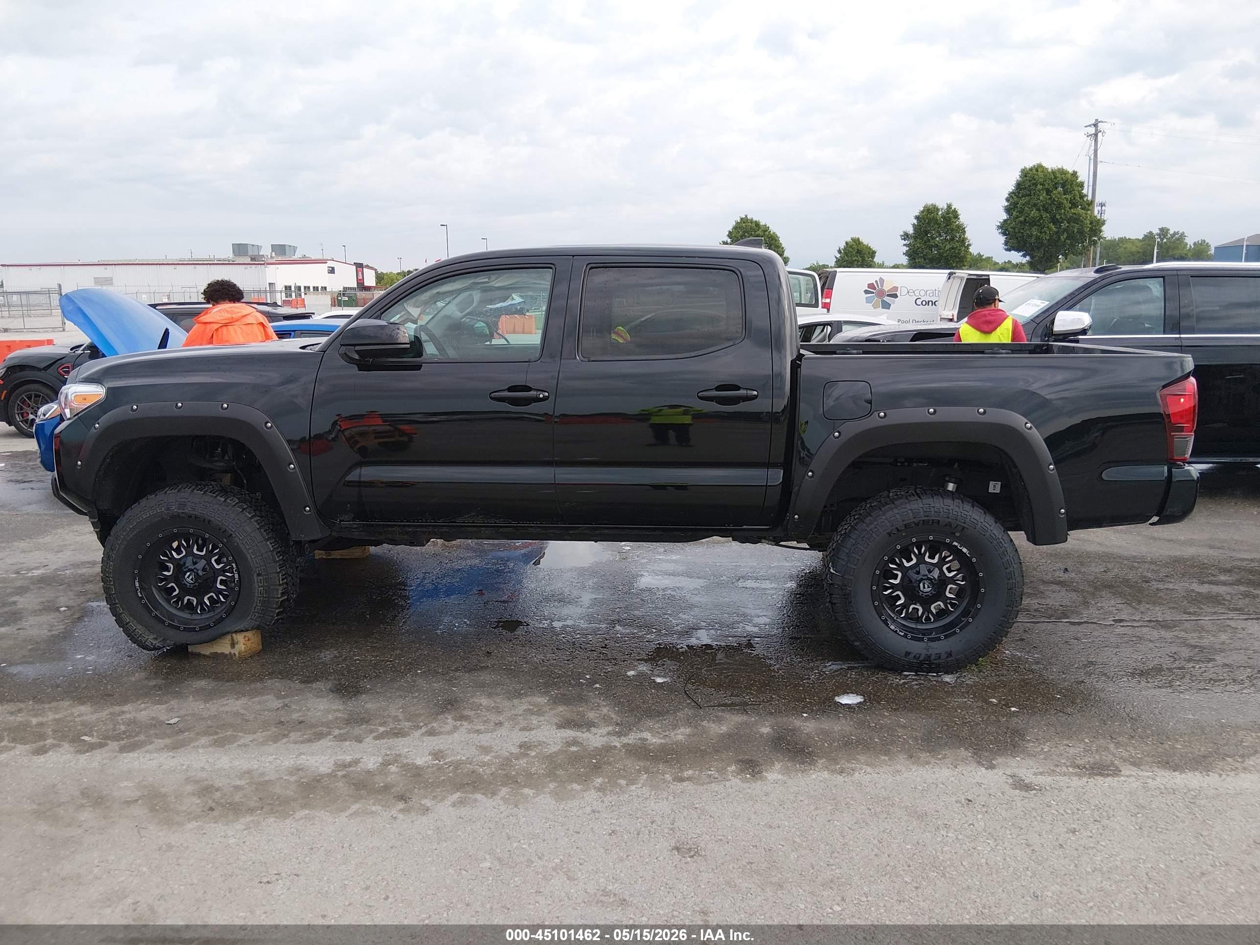 2022 TOYOTA TACOMA SR V6