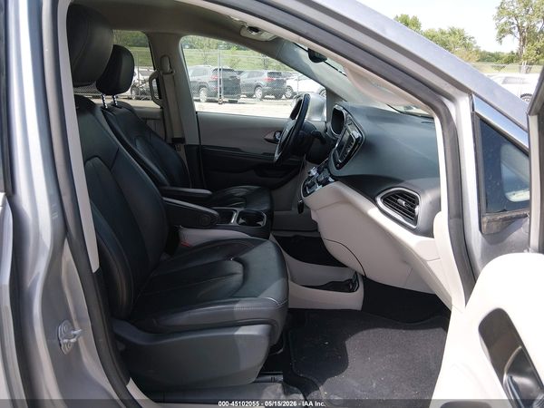 2020 CHRYSLER PACIFICA TOURING L — I5
