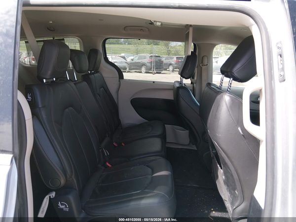 2020 CHRYSLER PACIFICA TOURING L — I8