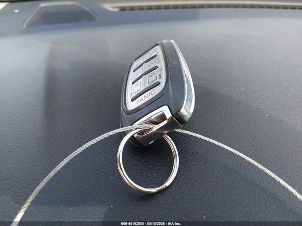 2020 CHRYSLER PACIFICA TOURING L — I11