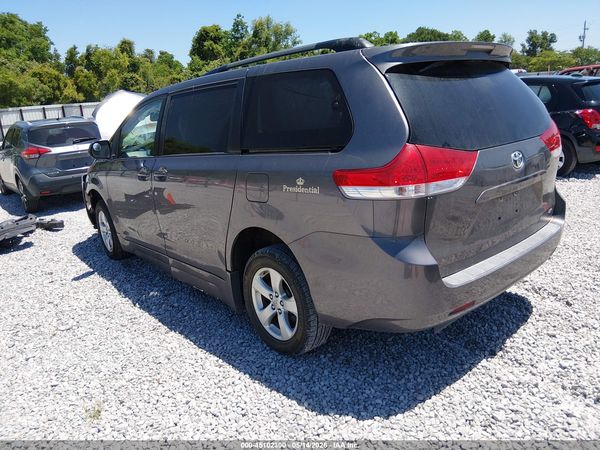 2014 TOYOTA SIENNA LE V6 8 PASSENGER