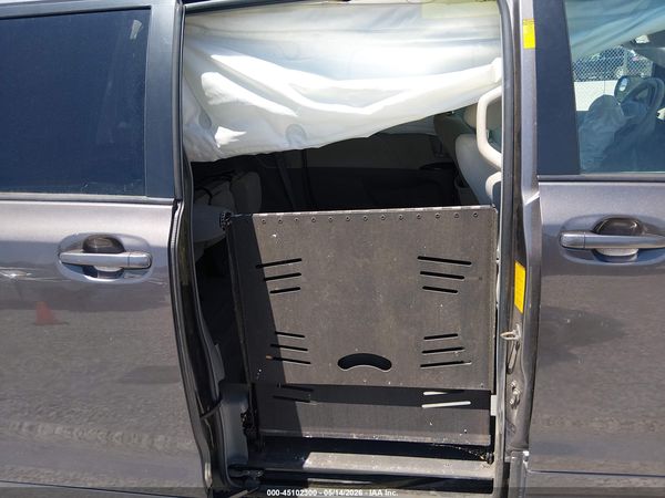 2014 TOYOTA SIENNA LE V6 8 PASSENGER