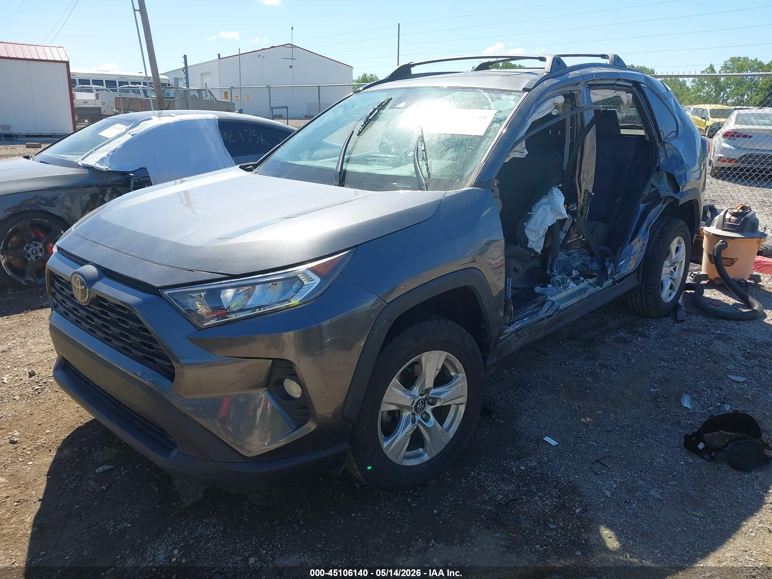 2020 TOYOTA RAV4 XLE — I2