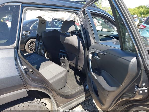 2020 TOYOTA RAV4 XLE — I8