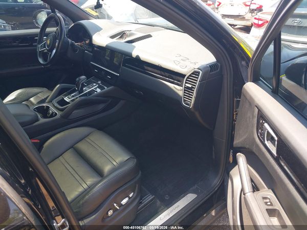2019 PORSCHE CAYENNE