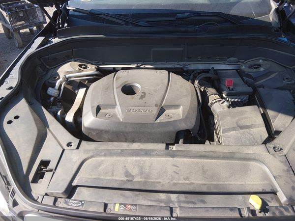 2017 VOLVO XC90 T6 MOMENTUM