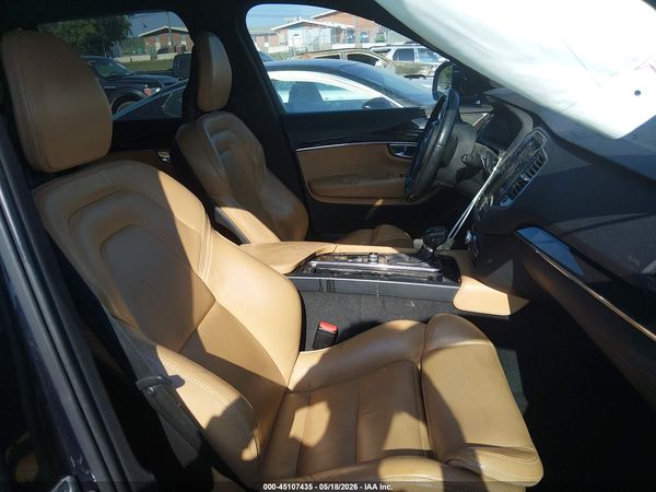 2017 VOLVO XC90 T6 MOMENTUM