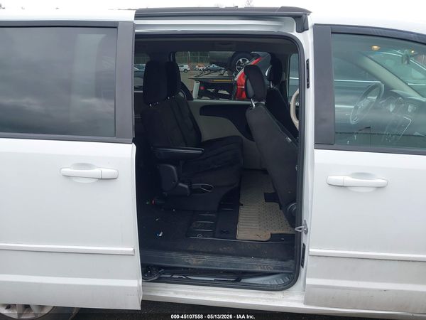 2016 DODGE GRAND CARAVAN SXT — I8