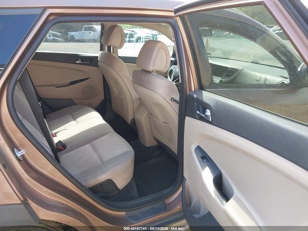 2016 HYUNDAI TUCSON SE