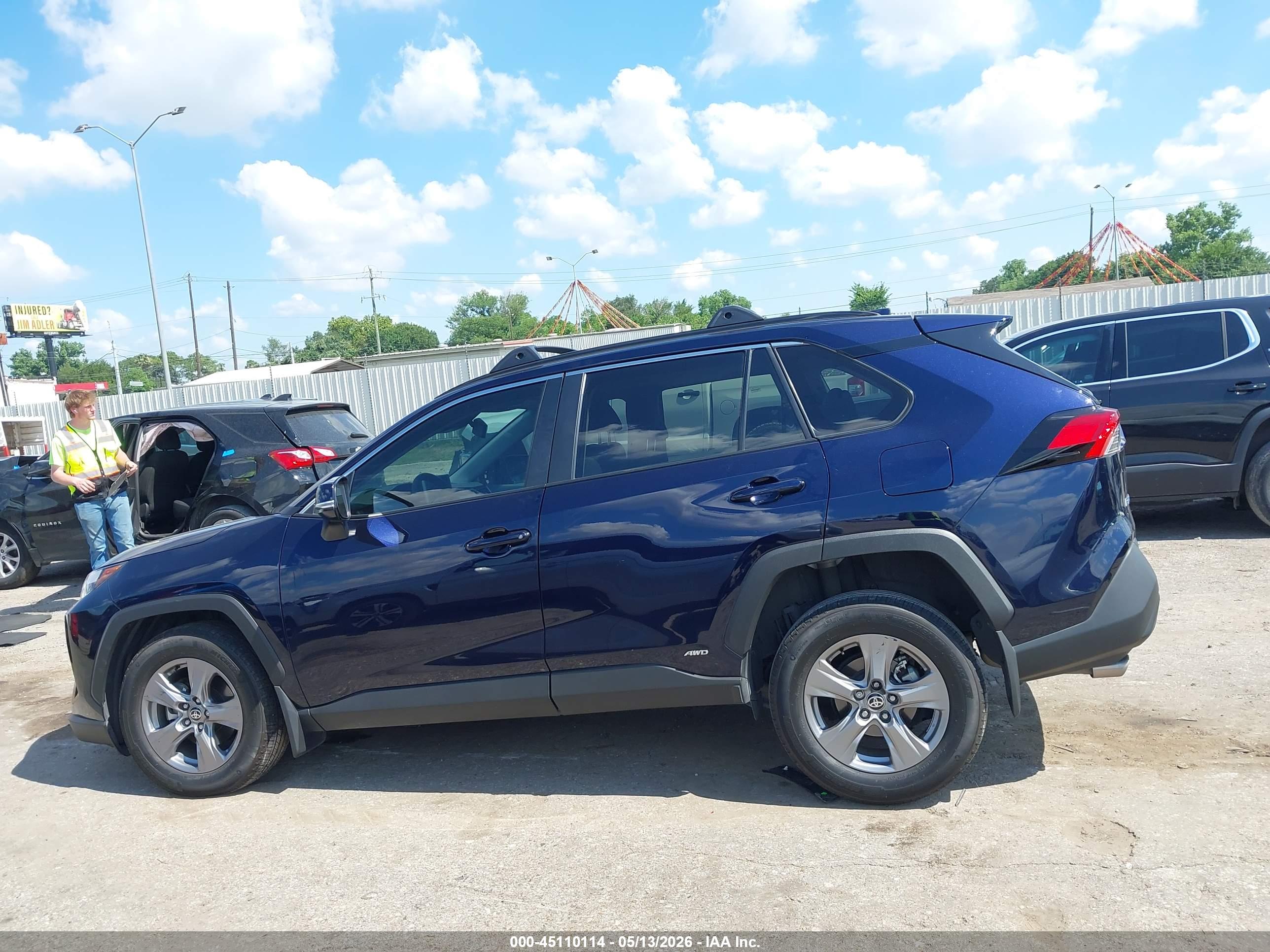 2024 TOYOTA RAV4 HYBRID XLE