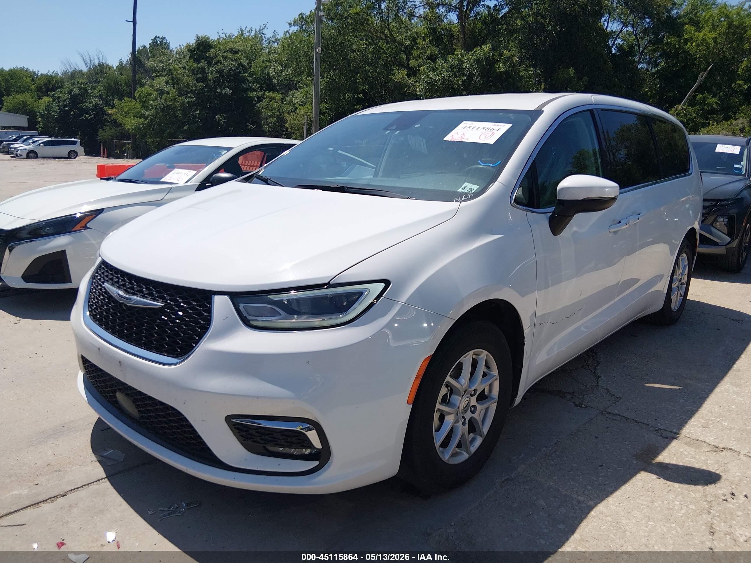 2023 CHRYSLER PACIFICA TOURING L — I2