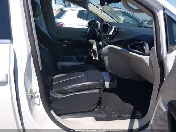 2023 CHRYSLER PACIFICA TOURING L — I5