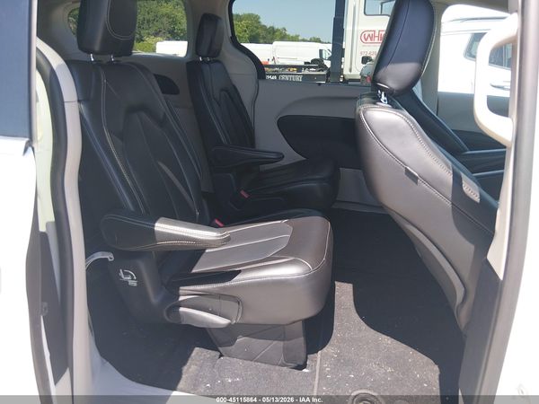 2023 CHRYSLER PACIFICA TOURING L — I8