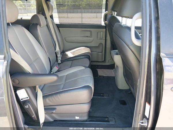 2017 KIA SEDONA LX