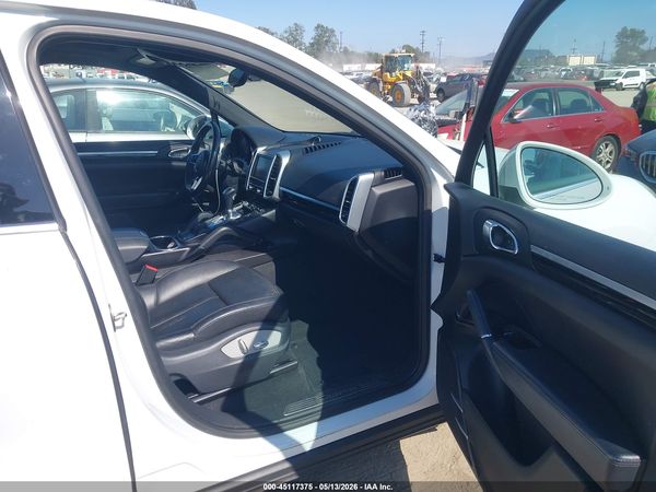 2016 PORSCHE CAYENNE