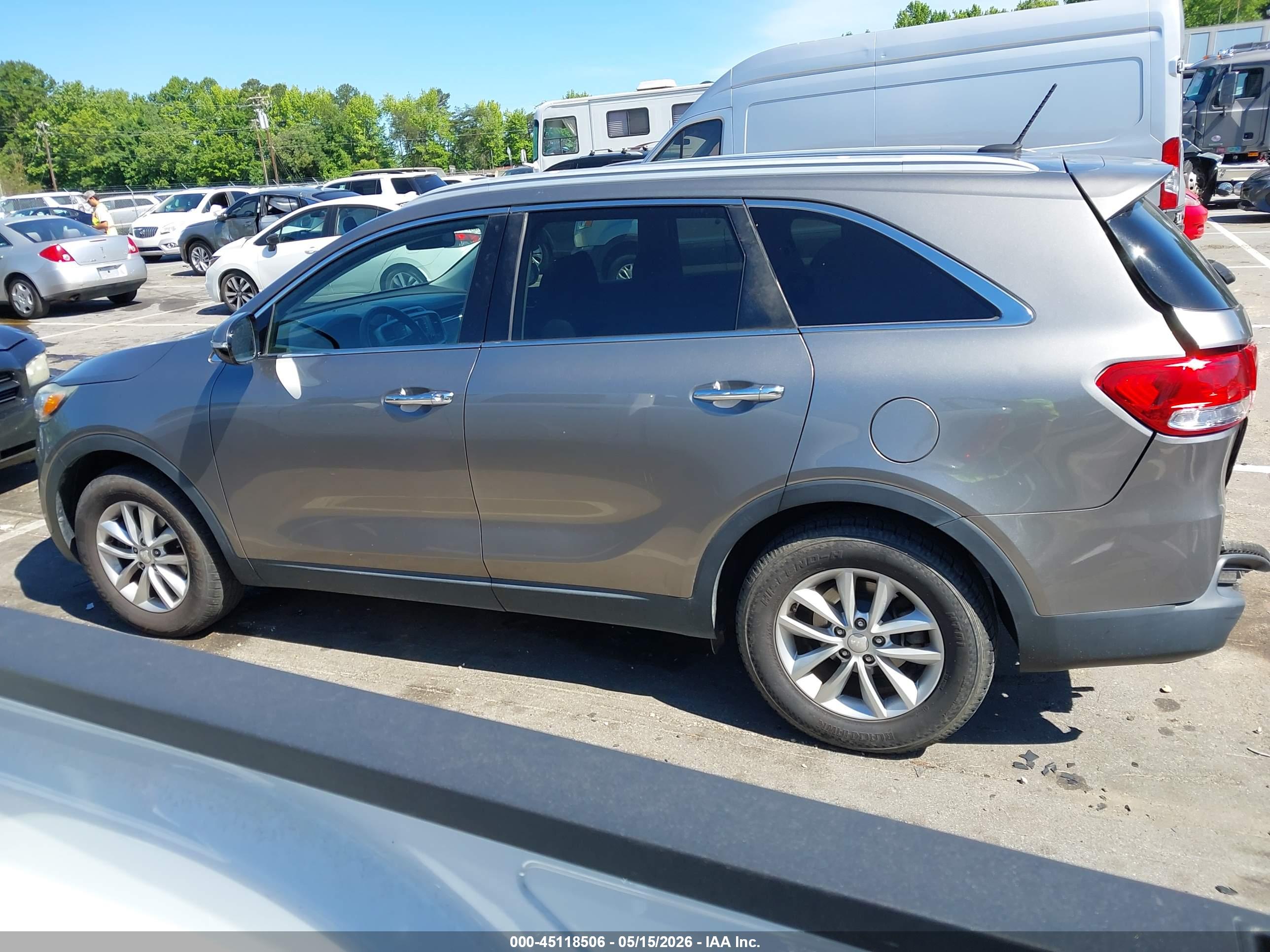 2017 KIA SORENTO 2.4L LX