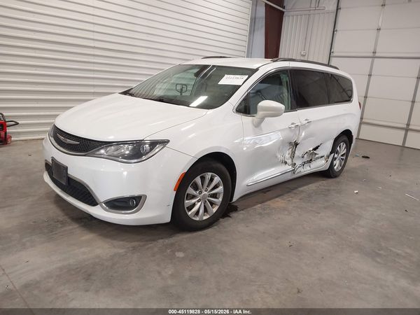 2017 CHRYSLER PACIFICA — I2