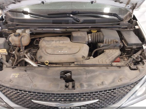 2017 CHRYSLER PACIFICA TOURING-L — I10