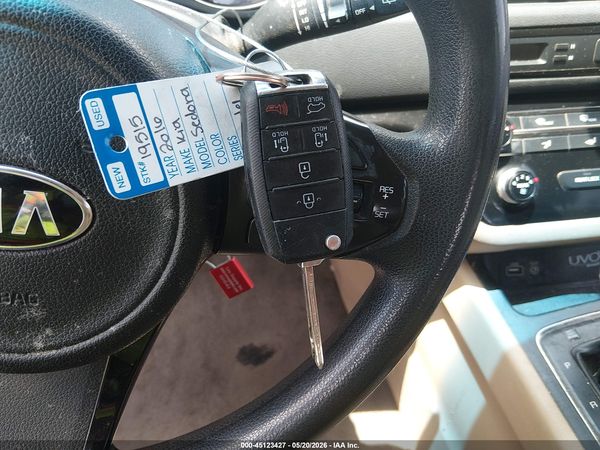 2016 KIA SEDONA LX