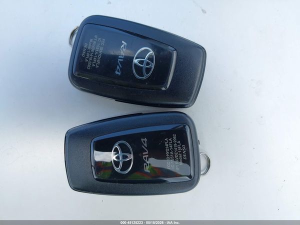 2025 TOYOTA RAV4 XLE
