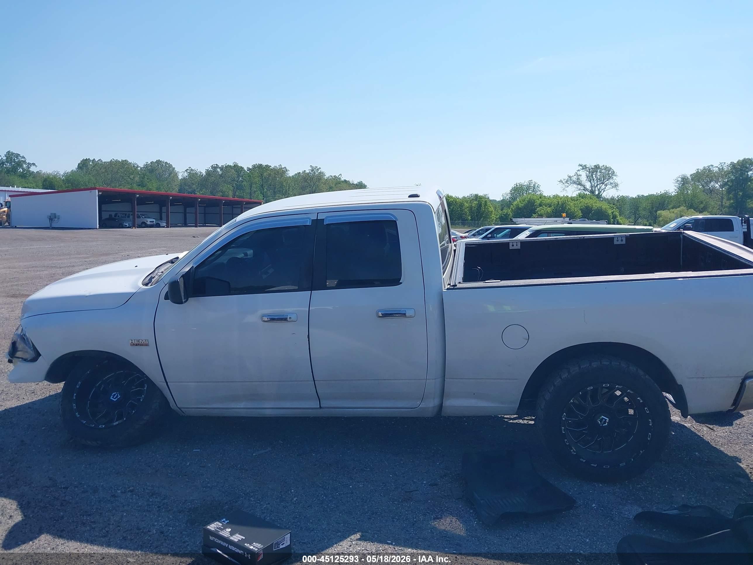 2016 RAM 1500 SLT