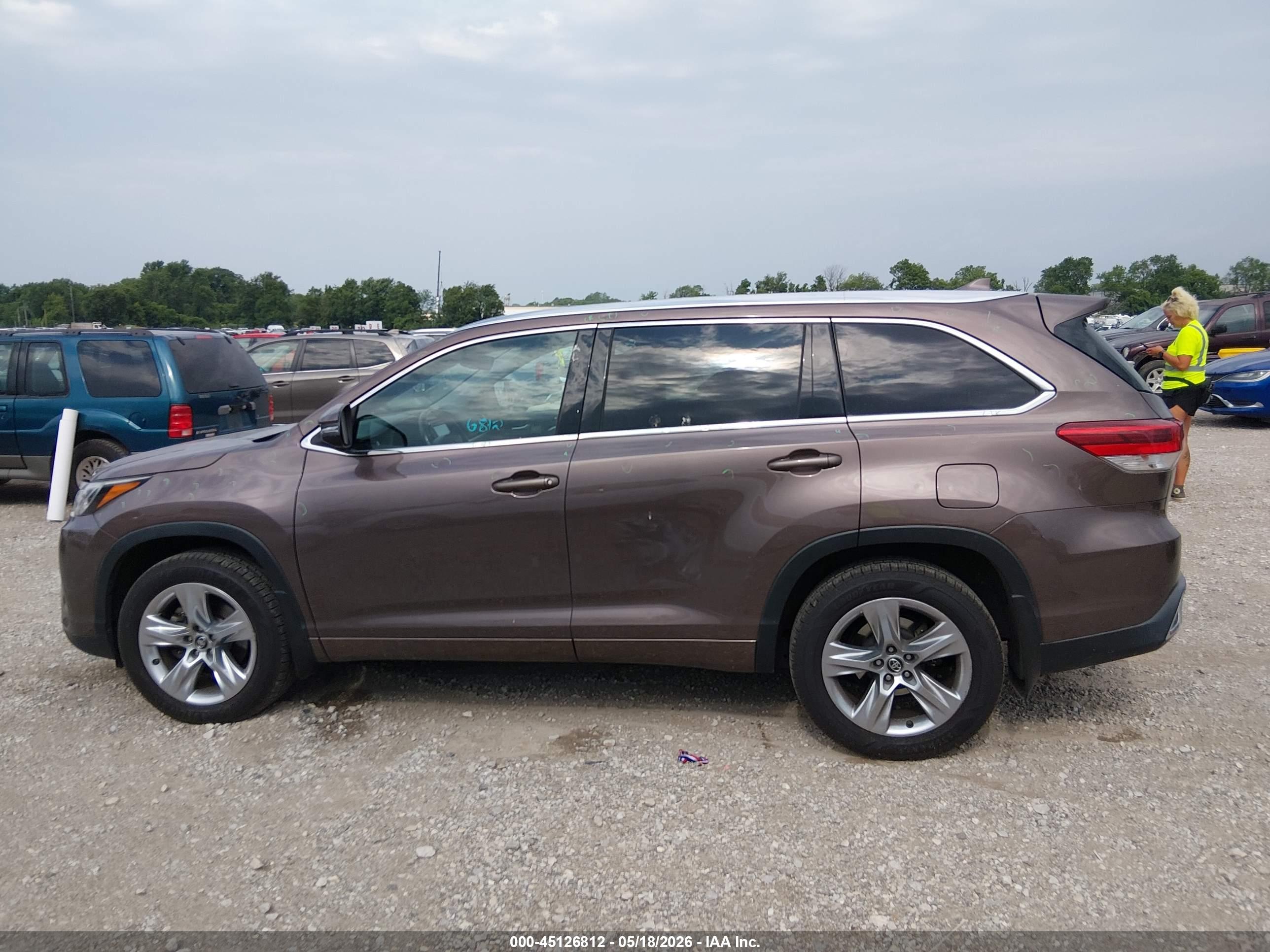 2017 TOYOTA HIGHLANDER LIMITED