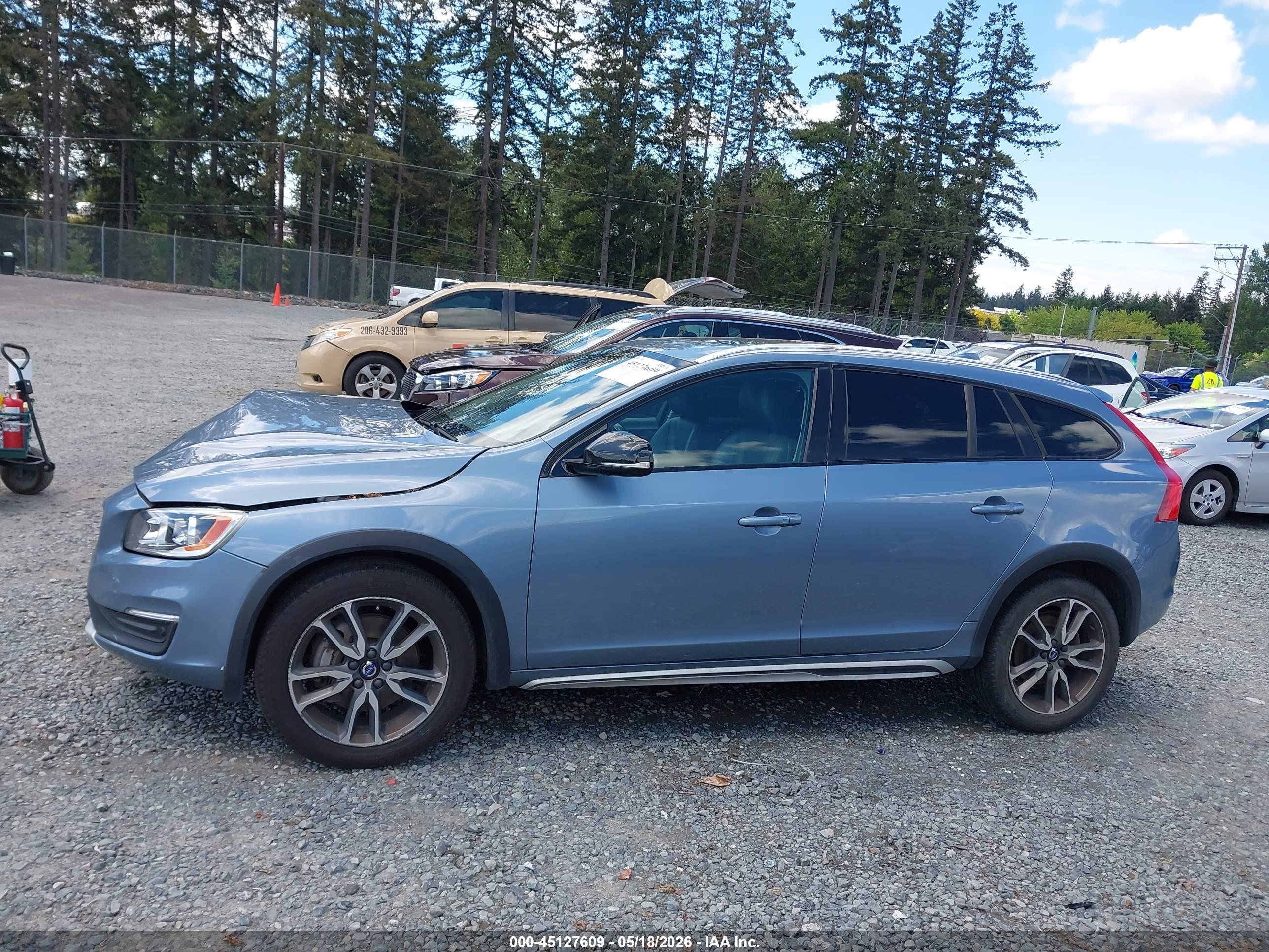 2017 VOLVO V60 CROSS COUNTRY T5