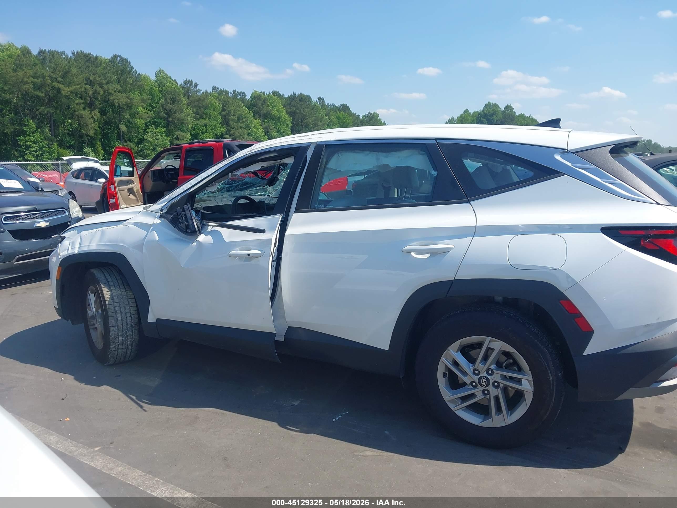 2025 HYUNDAI TUCSON SE